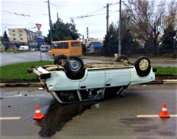 Вологда перевернулась машина